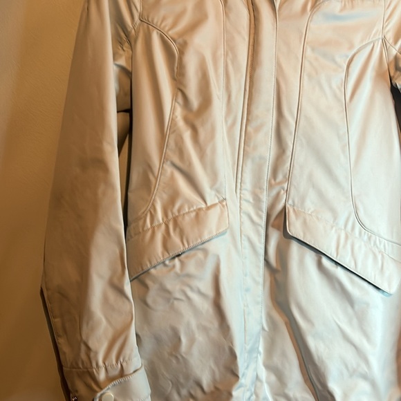 Elegant Cream Women's Jacket - Picture 10 of 16